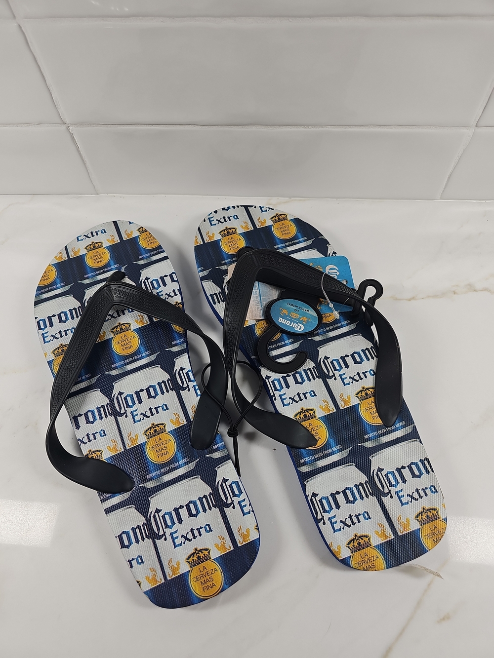NWT Corona Extra Beer Can Label Unisex Flip Flops – Men’s 10/11 / Women’s 11/12